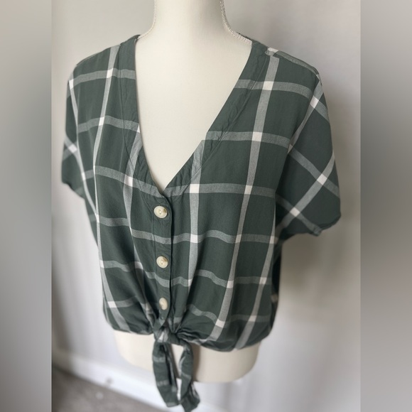 Universal Thread Target Sage Green Plaid Cropped Shirt with front tie XL - Picture 3 of 9